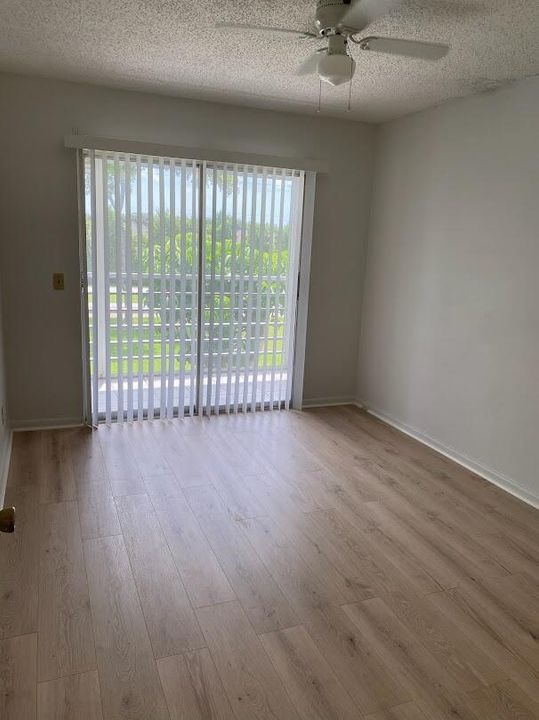 Active With Contract: $1,400 (2 beds, 1 baths, 840 Square Feet)