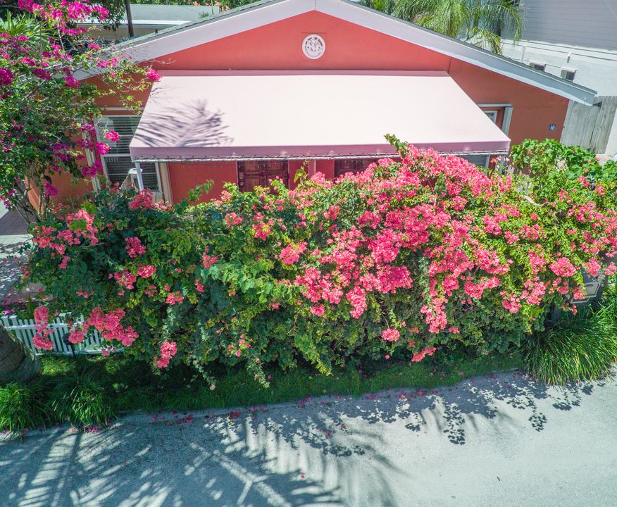 For Sale: $1,550,000 (2 beds, 2 baths, 1280 Square Feet)