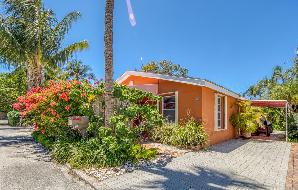 For Sale: $1,550,000 (2 beds, 2 baths, 1280 Square Feet)