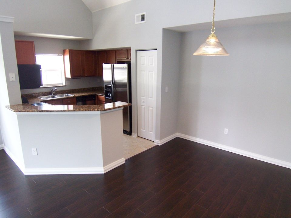 For Rent: $2,900 (3 beds, 2 baths, 1732 Square Feet)