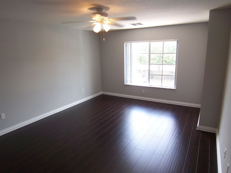 For Rent: $2,900 (3 beds, 2 baths, 1732 Square Feet)