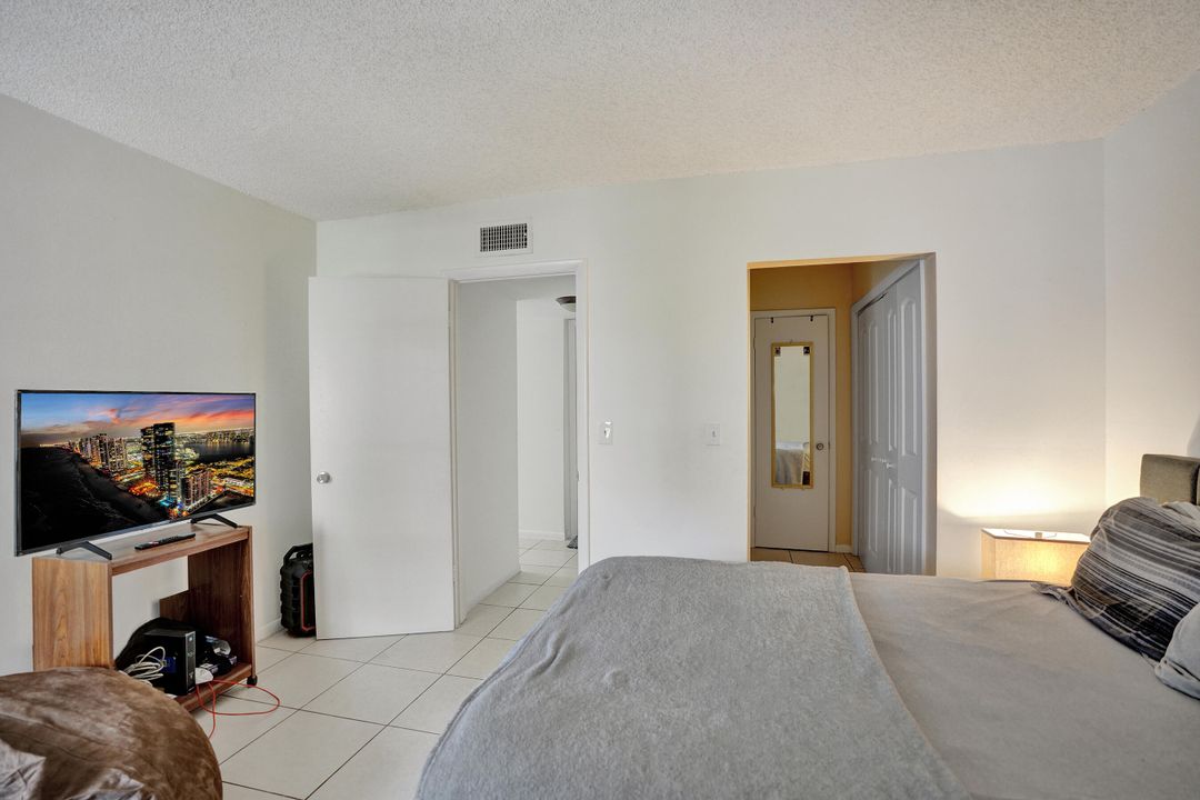 For Sale: $210,000 (1 beds, 1 baths, 635 Square Feet)