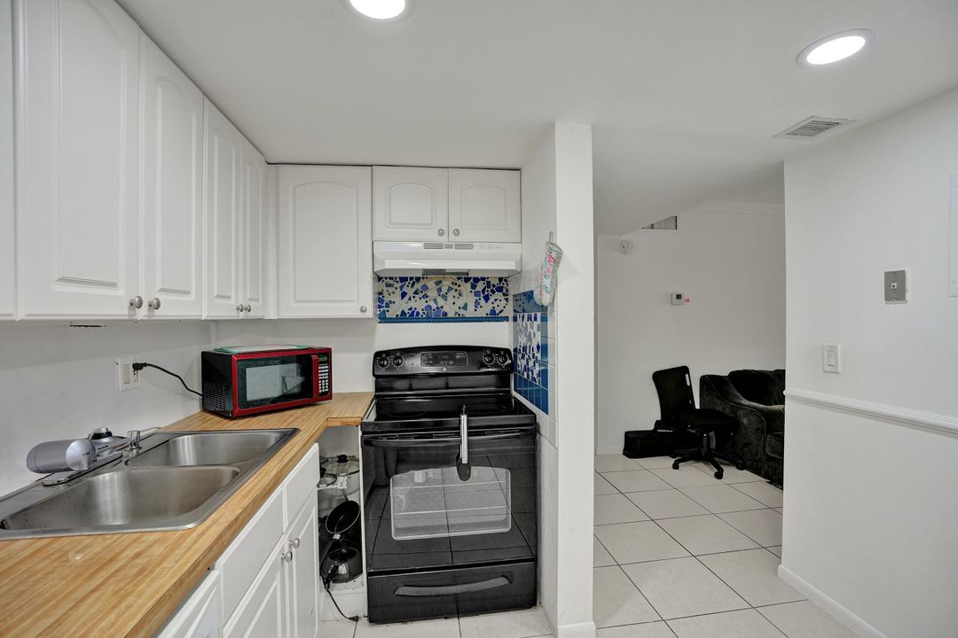 For Sale: $210,000 (1 beds, 1 baths, 635 Square Feet)