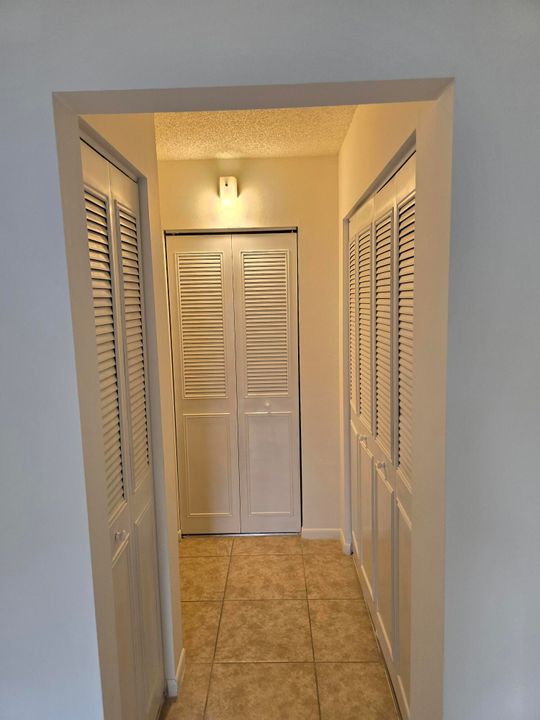 Active With Contract: $1,595 (1 beds, 1 baths, 792 Square Feet)