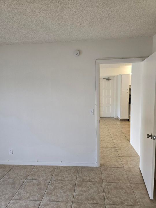 Active With Contract: $1,595 (1 beds, 1 baths, 792 Square Feet)