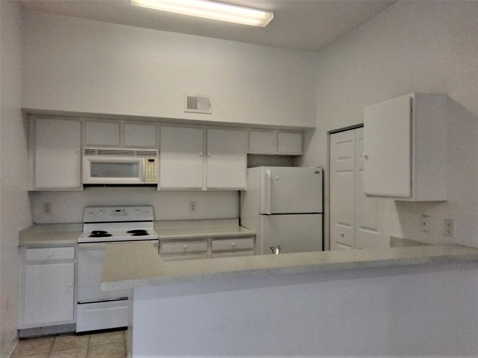 For Rent: $1,450 (1 beds, 1 baths, 868 Square Feet)
