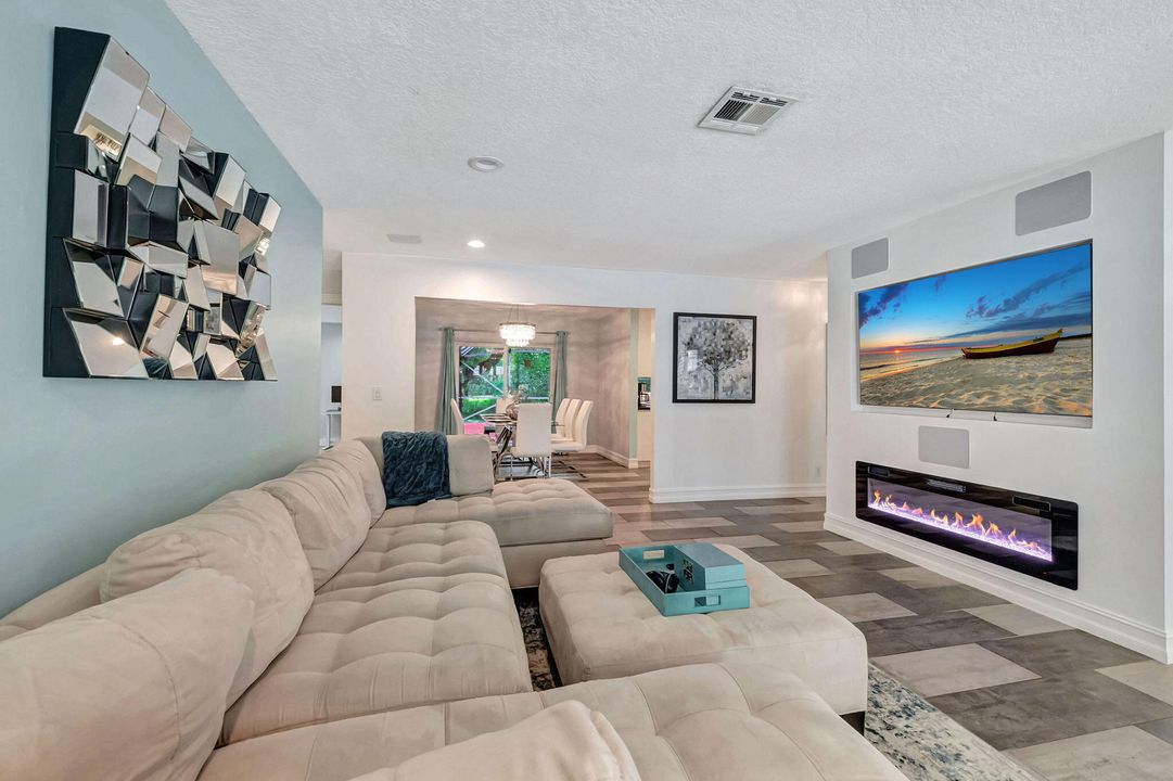 Active With Contract: $6,475 (3 beds, 2 baths, 2053 Square Feet)