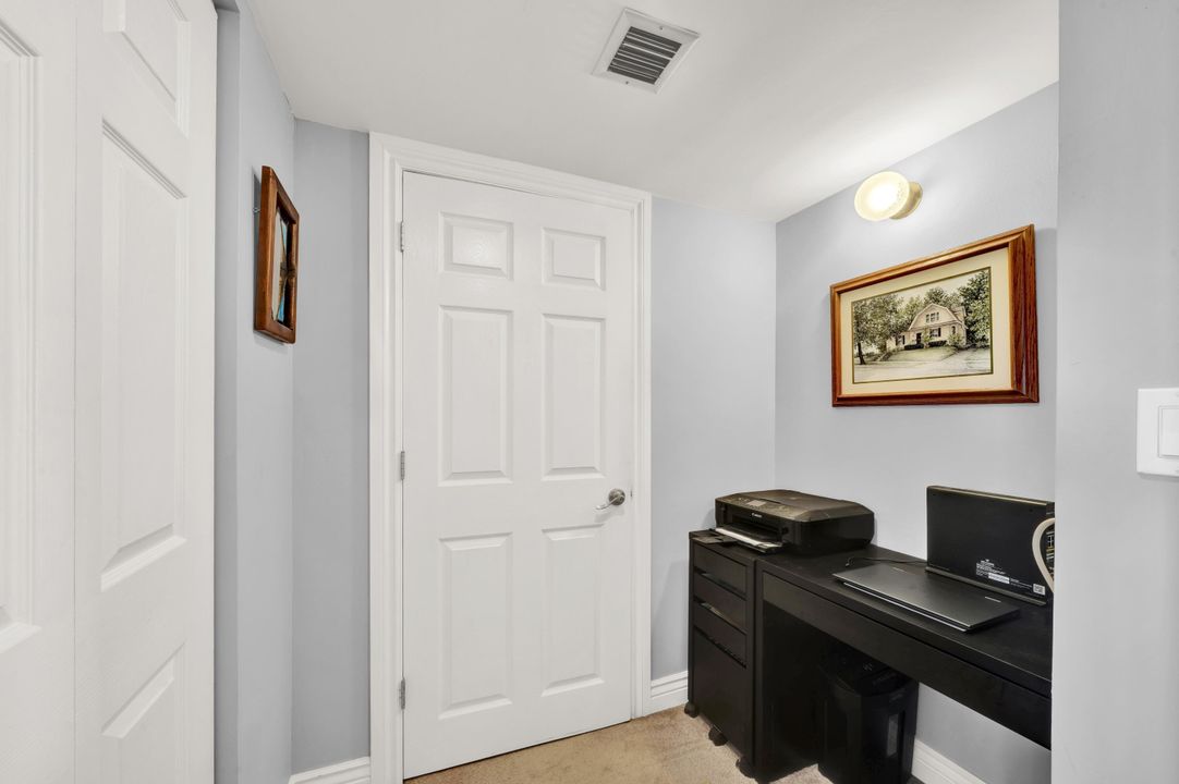 For Sale: $250,000 (1 beds, 1 baths, 1071 Square Feet)