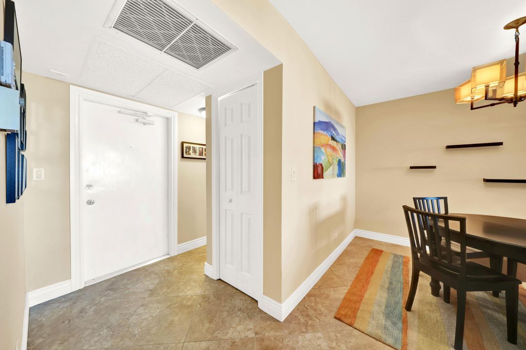 For Sale: $250,000 (1 beds, 1 baths, 1071 Square Feet)