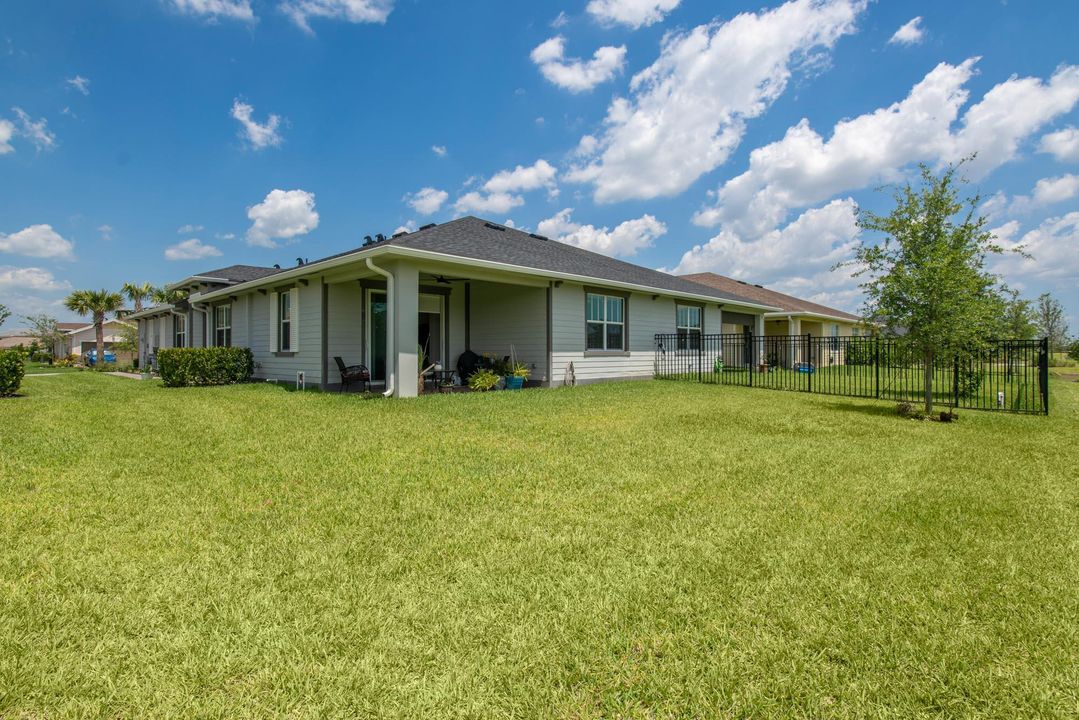 For Sale: $529,000 (3 beds, 2 baths, 1952 Square Feet)