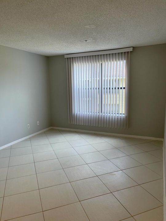 Active With Contract: $1,850 (2 beds, 1 baths, 925 Square Feet)