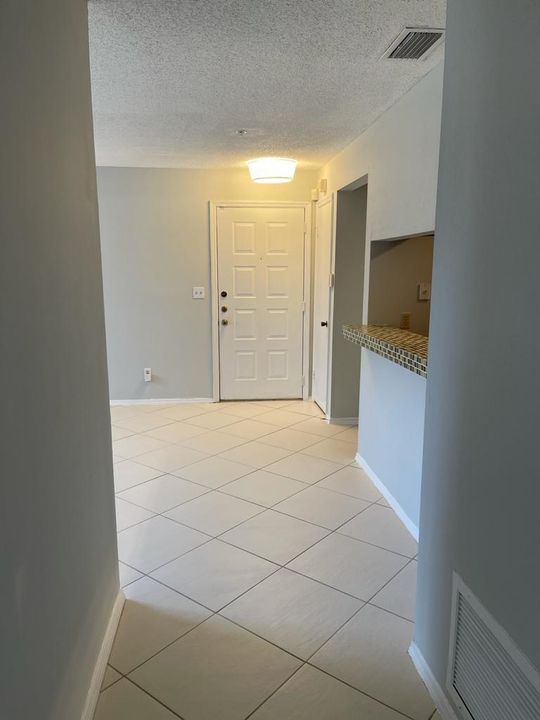 Active With Contract: $1,850 (2 beds, 1 baths, 925 Square Feet)