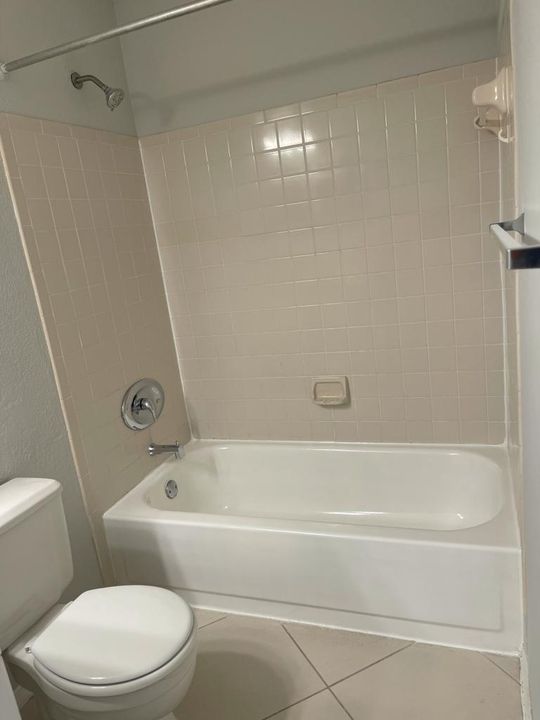 Active With Contract: $1,850 (2 beds, 1 baths, 925 Square Feet)