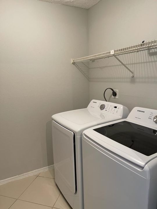 Active With Contract: $1,850 (2 beds, 1 baths, 925 Square Feet)