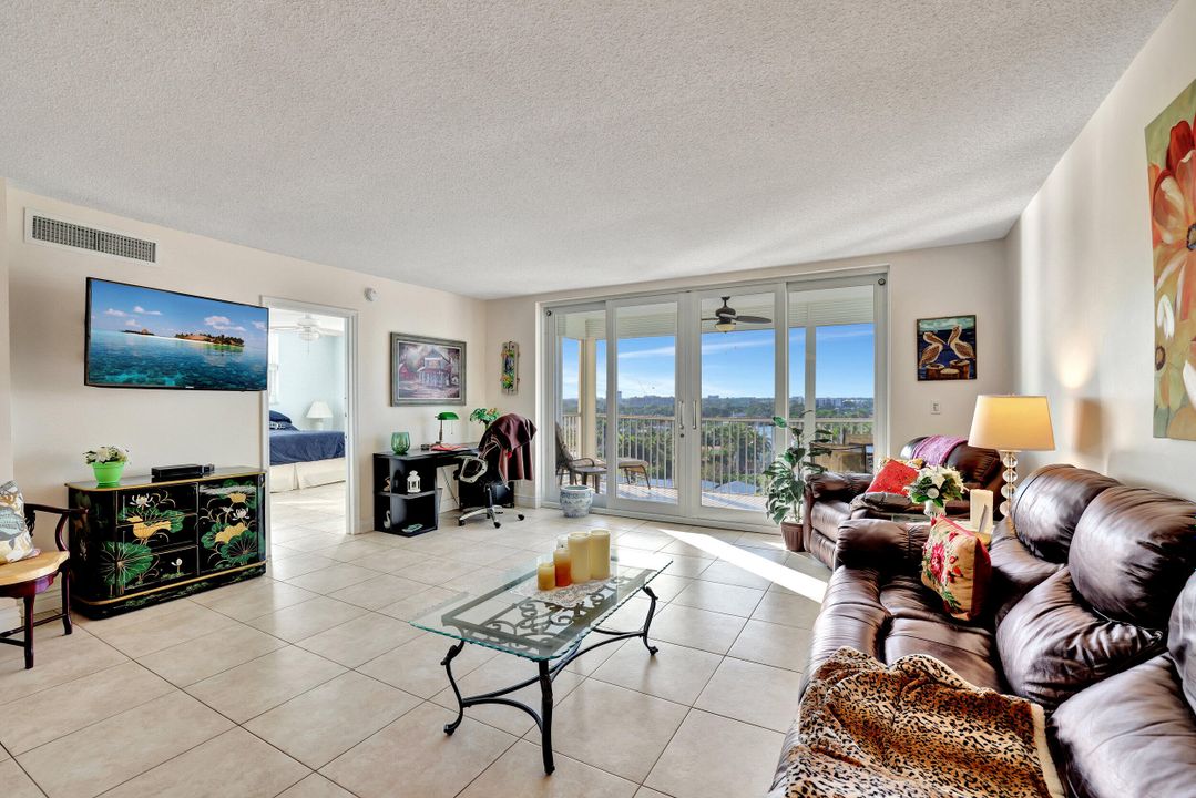 For Sale: $475,000 (2 beds, 2 baths, 1200 Square Feet)