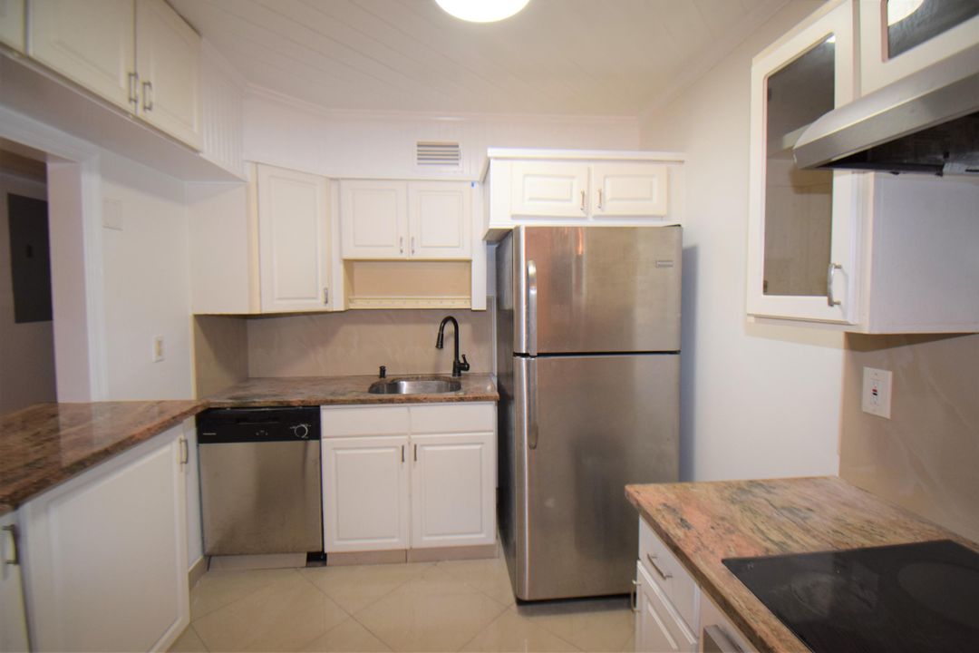 For Sale: $174,000 (2 beds, 2 baths, 819 Square Feet)