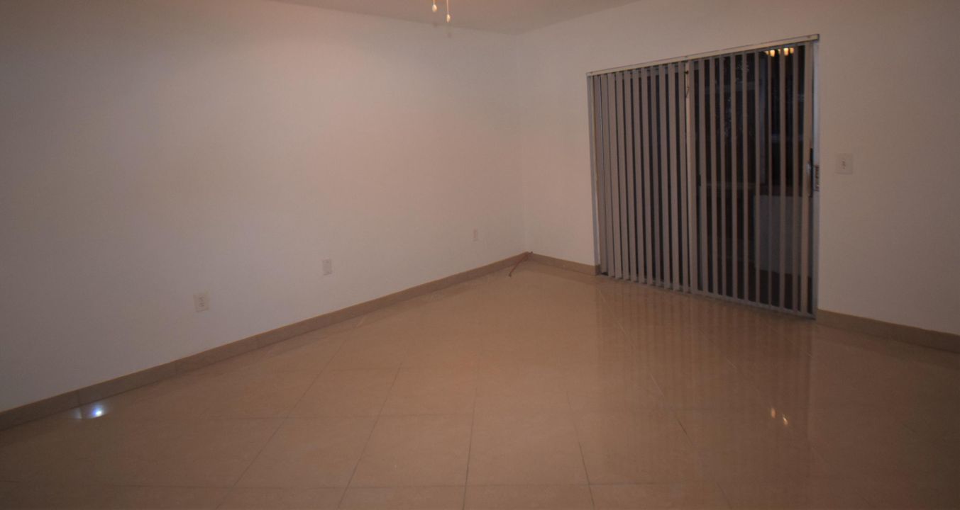 For Sale: $174,000 (2 beds, 2 baths, 819 Square Feet)