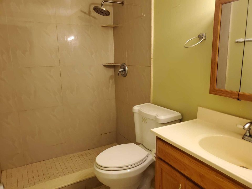For Sale: $174,000 (2 beds, 2 baths, 819 Square Feet)