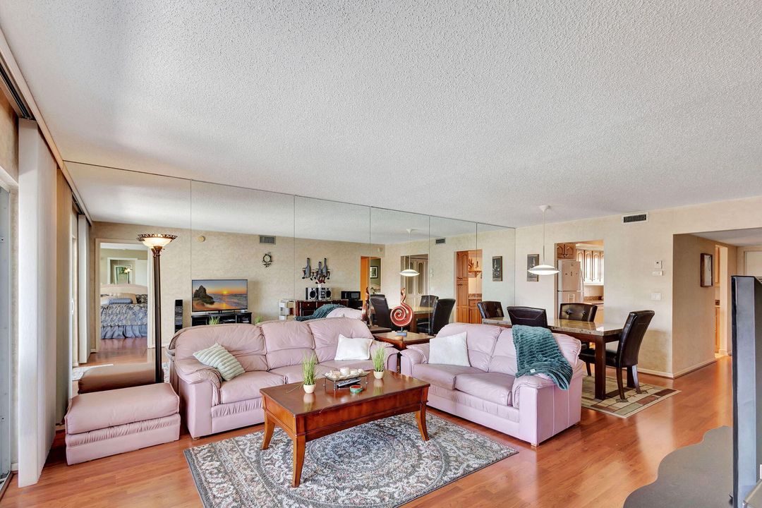 For Sale: $545,000 (2 beds, 2 baths, 1143 Square Feet)