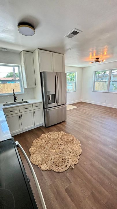 For Sale: $359,000 (3 beds, 1 baths, 1174 Square Feet)