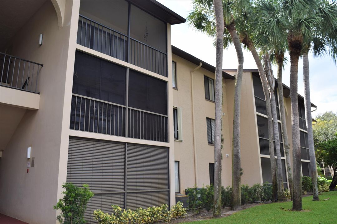 Active With Contract: $174,000 (1 beds, 1 baths, 764 Square Feet)