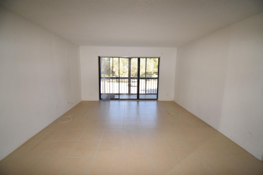 Active With Contract: $174,000 (1 beds, 1 baths, 764 Square Feet)