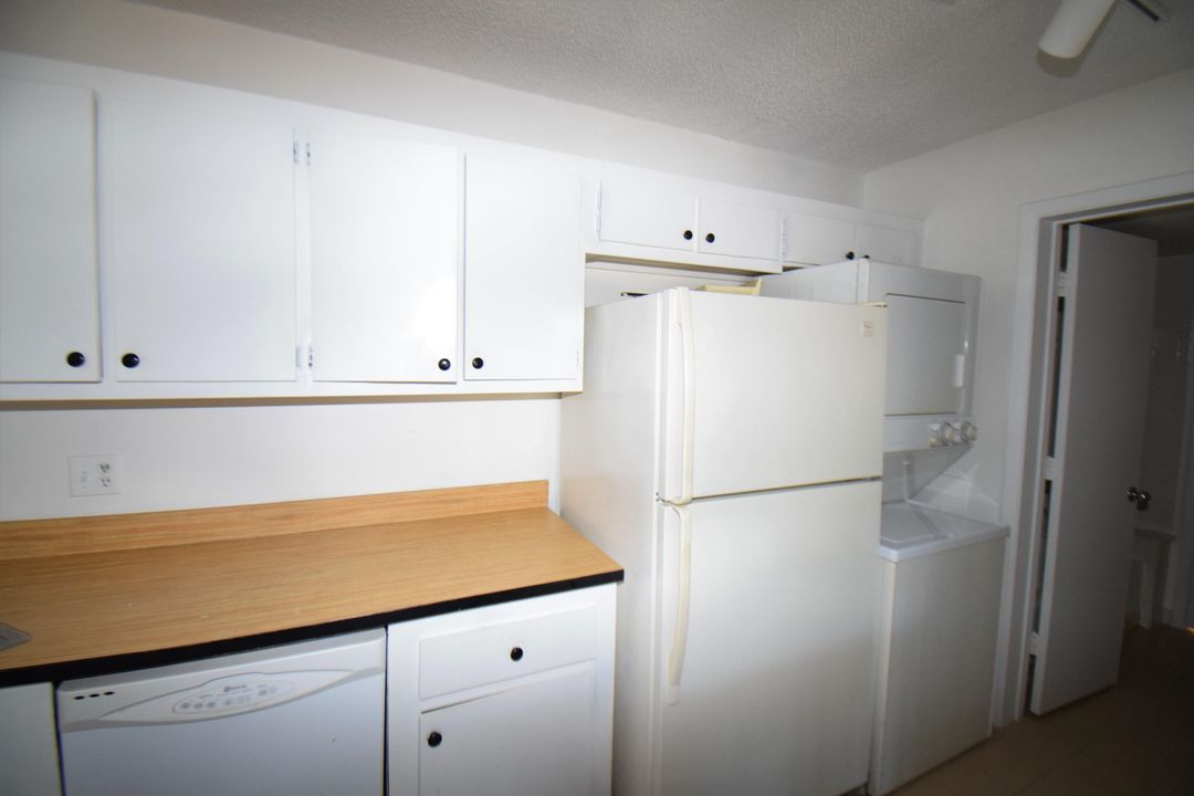 Active With Contract: $174,000 (1 beds, 1 baths, 764 Square Feet)