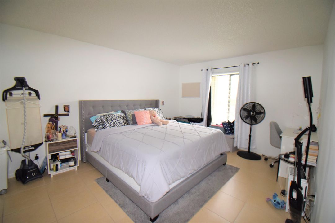 Active With Contract: $174,000 (1 beds, 1 baths, 764 Square Feet)