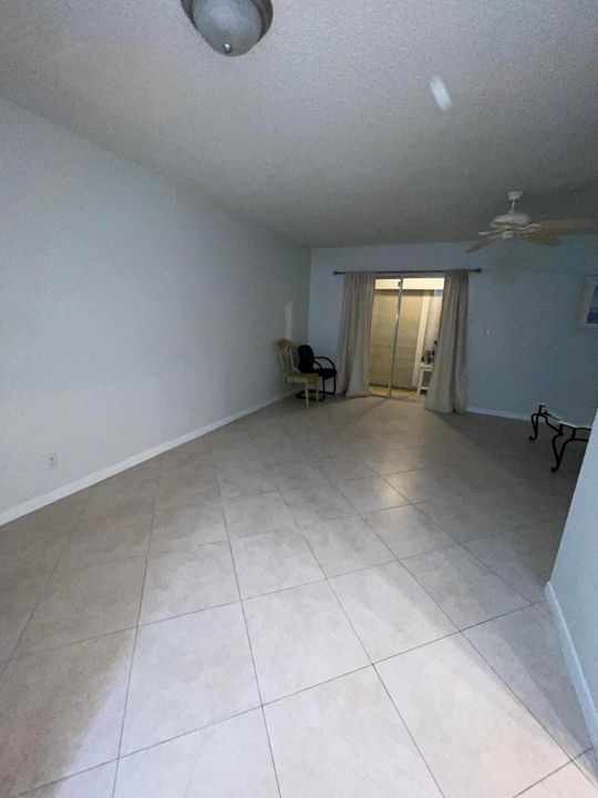 For Rent: $1,600 (1 beds, 1 baths, 700 Square Feet)
