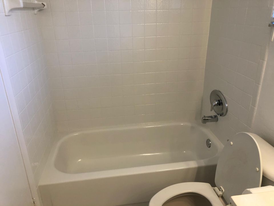 Active With Contract: $3,900 (2 beds, 2 baths, 1390 Square Feet)