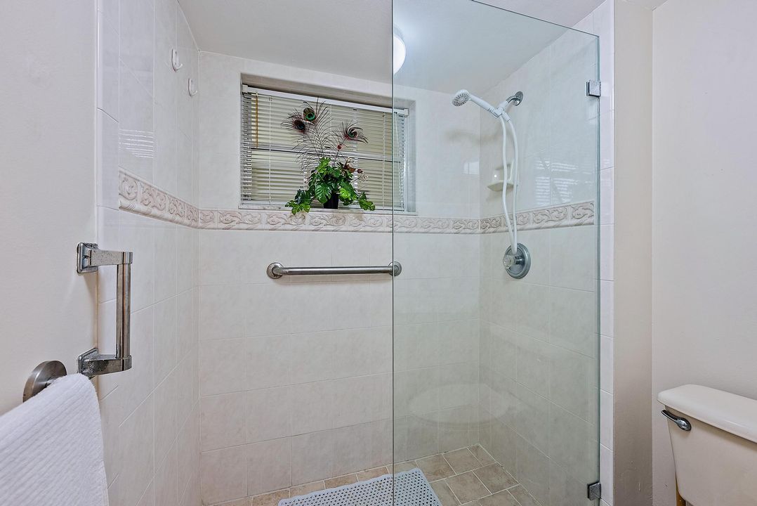 For Sale: $240,000 (2 beds, 2 baths, 1162 Square Feet)