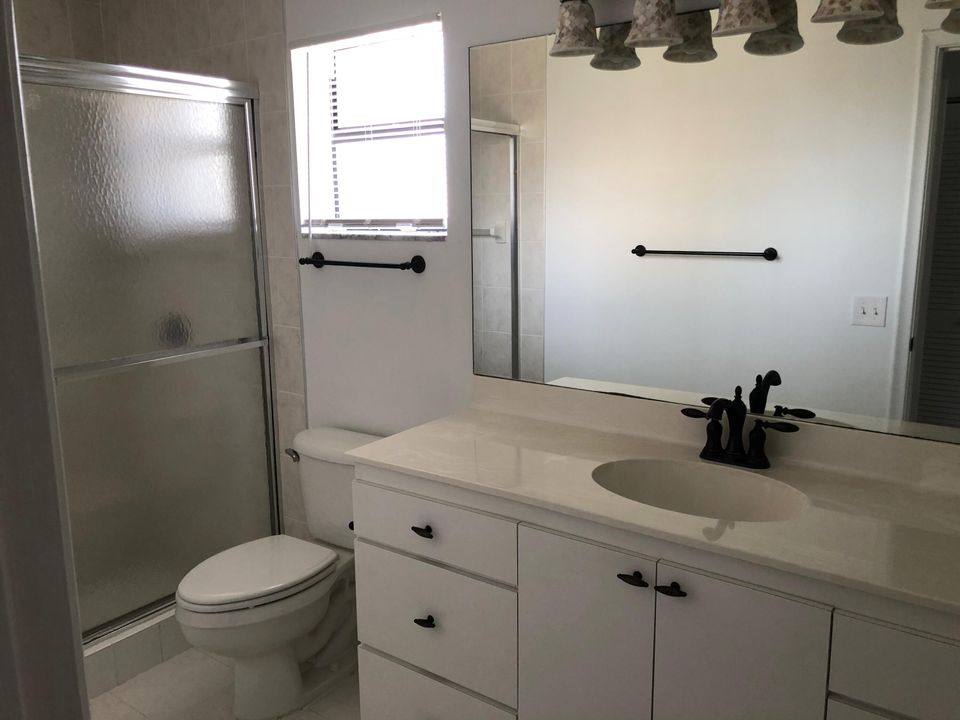 Active With Contract: $3,900 (2 beds, 2 baths, 1390 Square Feet)