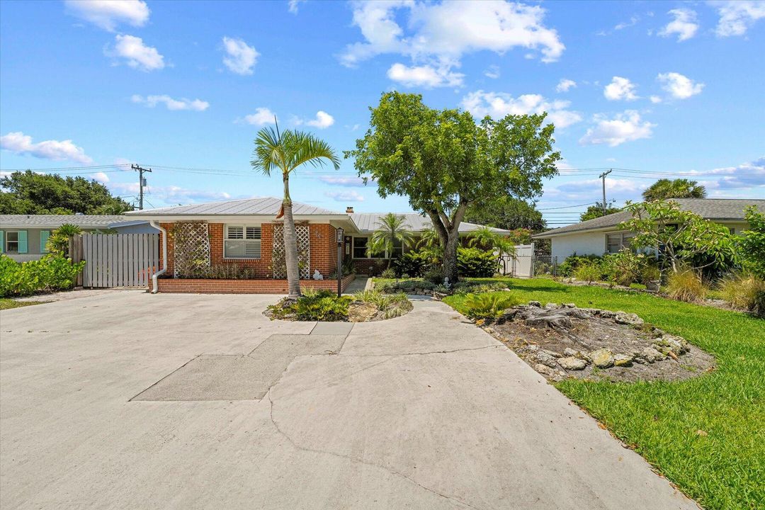 For Sale: $715,000 (3 beds, 2 baths, 1850 Square Feet)