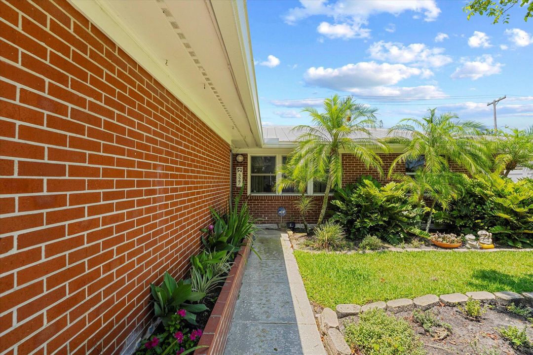 For Sale: $715,000 (3 beds, 2 baths, 1850 Square Feet)