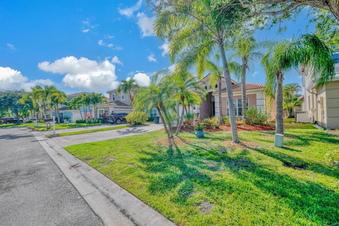 Active With Contract: $575,000 (3 beds, 2 baths, 1747 Square Feet)