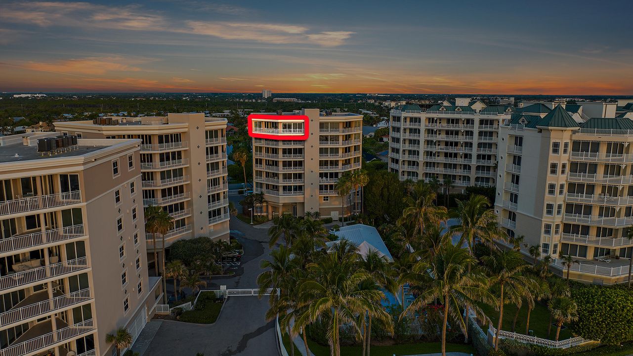 For Sale: $1,850,000 (3 beds, 2 baths, 2200 Square Feet)