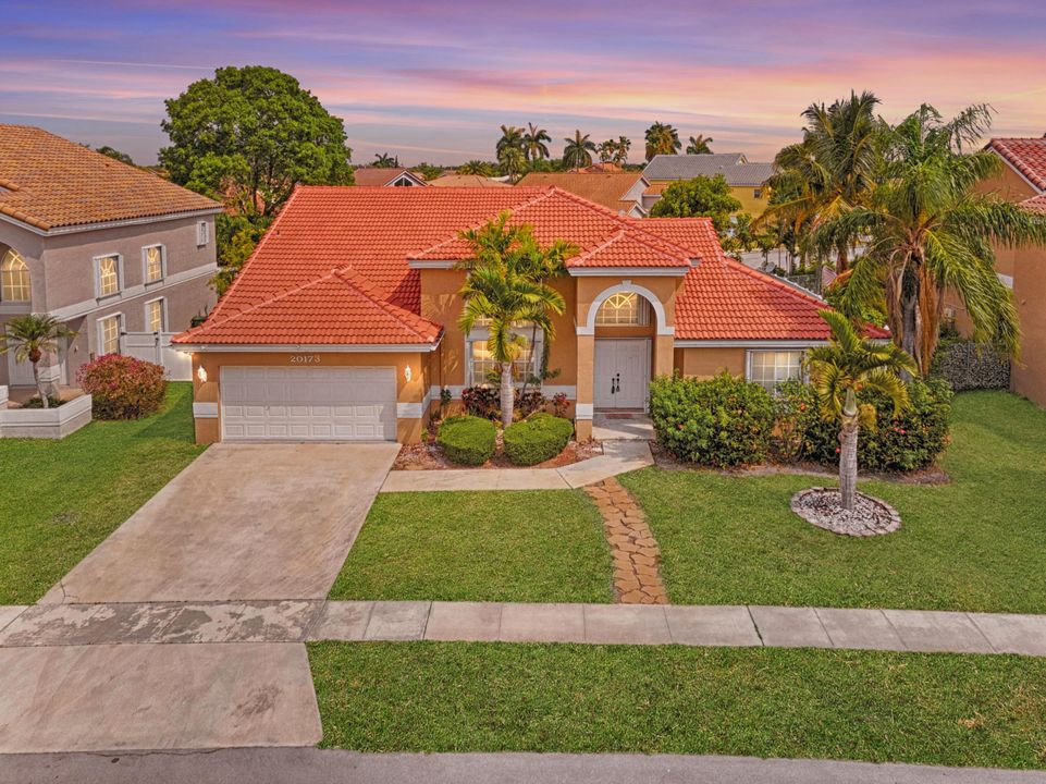 Active With Contract: $799,000 (4 beds, 3 baths, 2557 Square Feet)