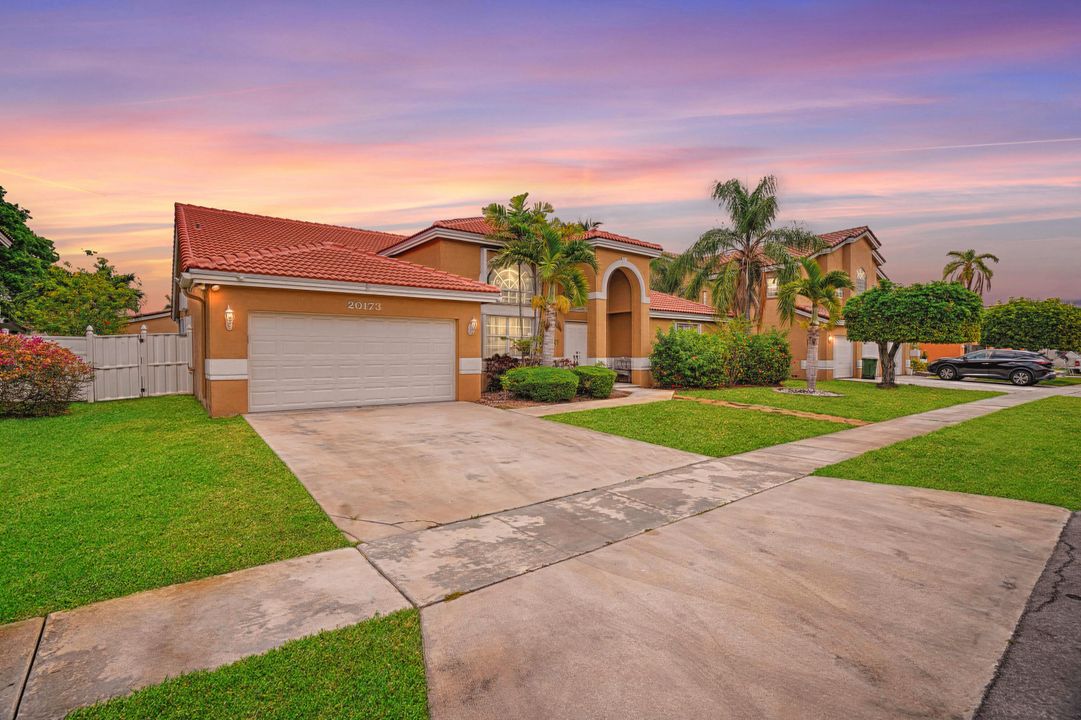 Active With Contract: $799,000 (4 beds, 3 baths, 2557 Square Feet)