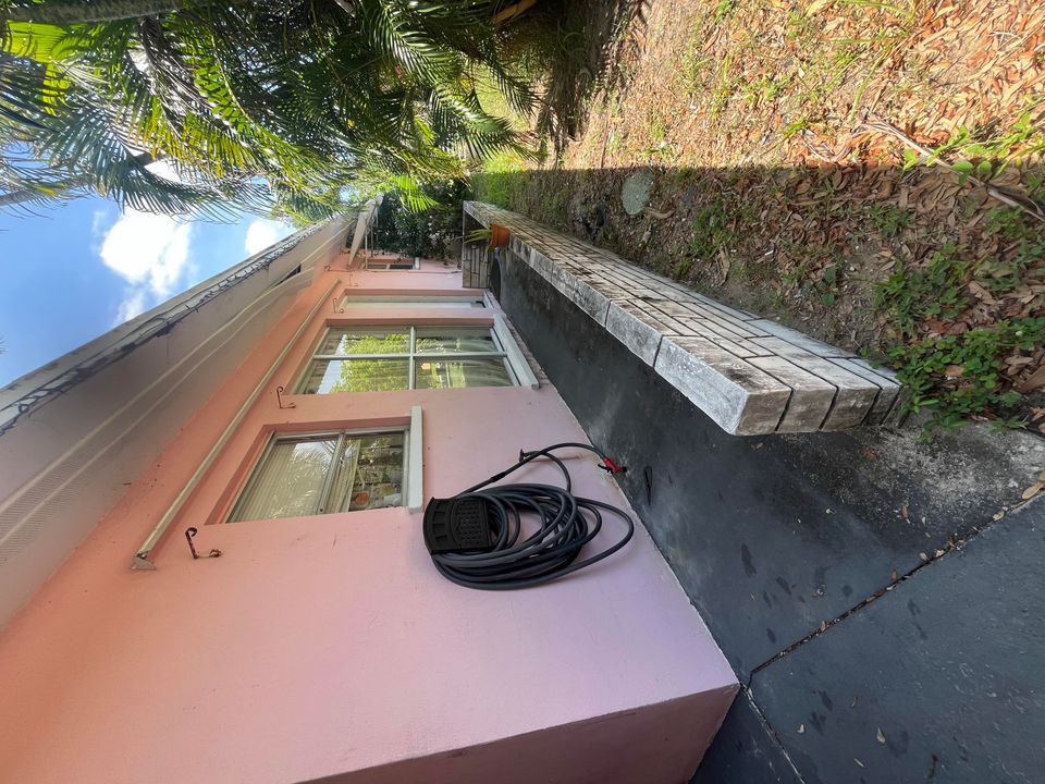 For Sale: $325,000 (2 beds, 1 baths, 1128 Square Feet)