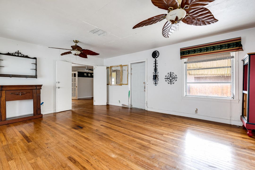 Active With Contract: $295,000 (2 beds, 1 baths, 1416 Square Feet)