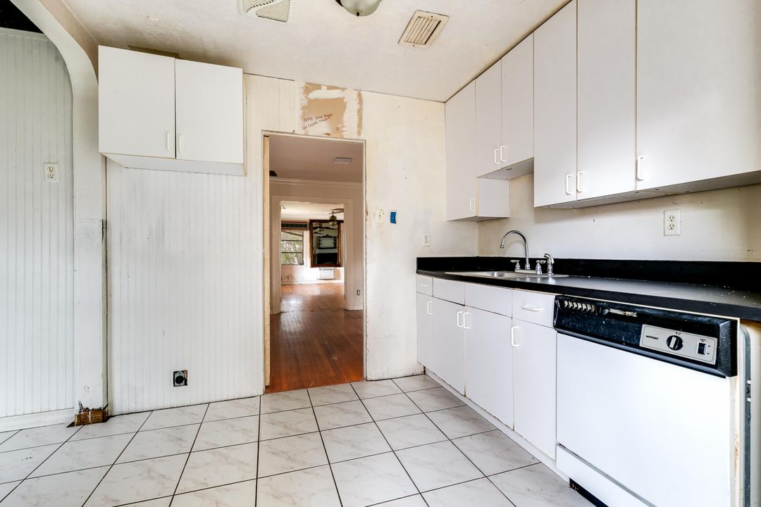 Active With Contract: $295,000 (2 beds, 1 baths, 1416 Square Feet)