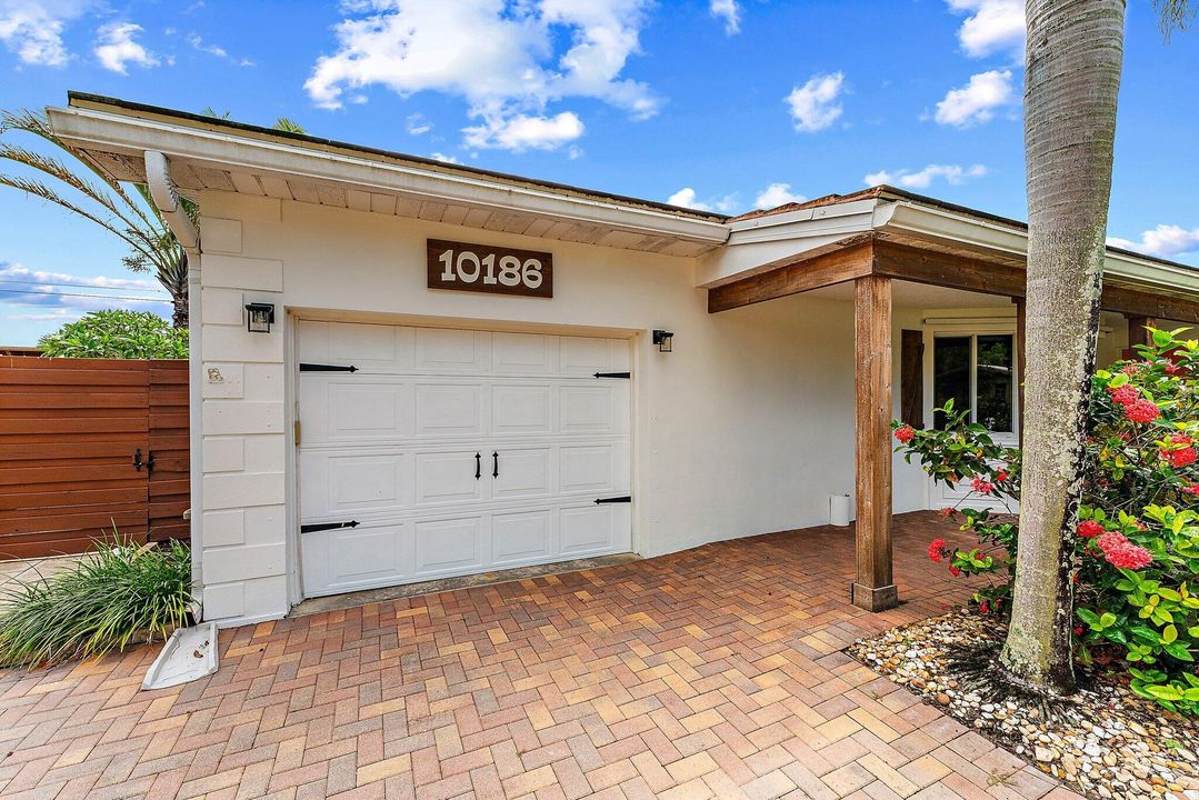 Active With Contract: $684,900 (3 beds, 2 baths, 1624 Square Feet)