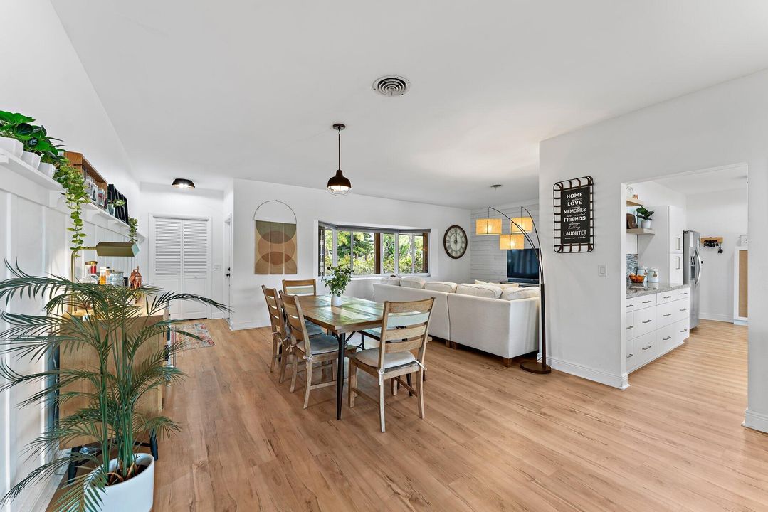 Active With Contract: $684,900 (3 beds, 2 baths, 1624 Square Feet)