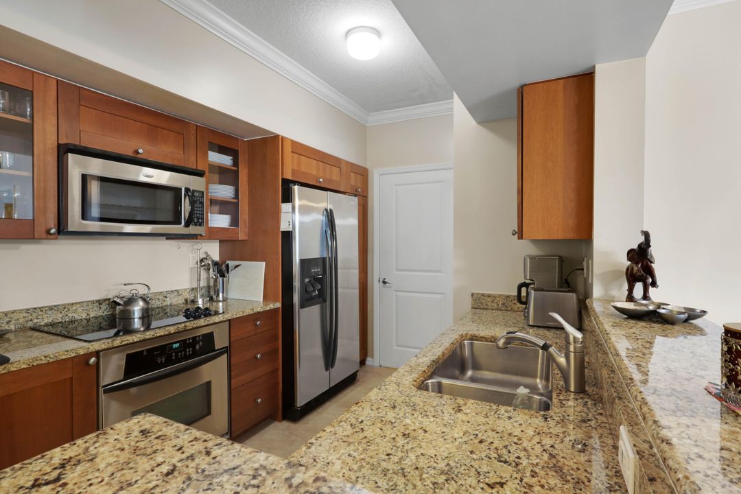 For Sale: $349,000 (2 beds, 2 baths, 1228 Square Feet)