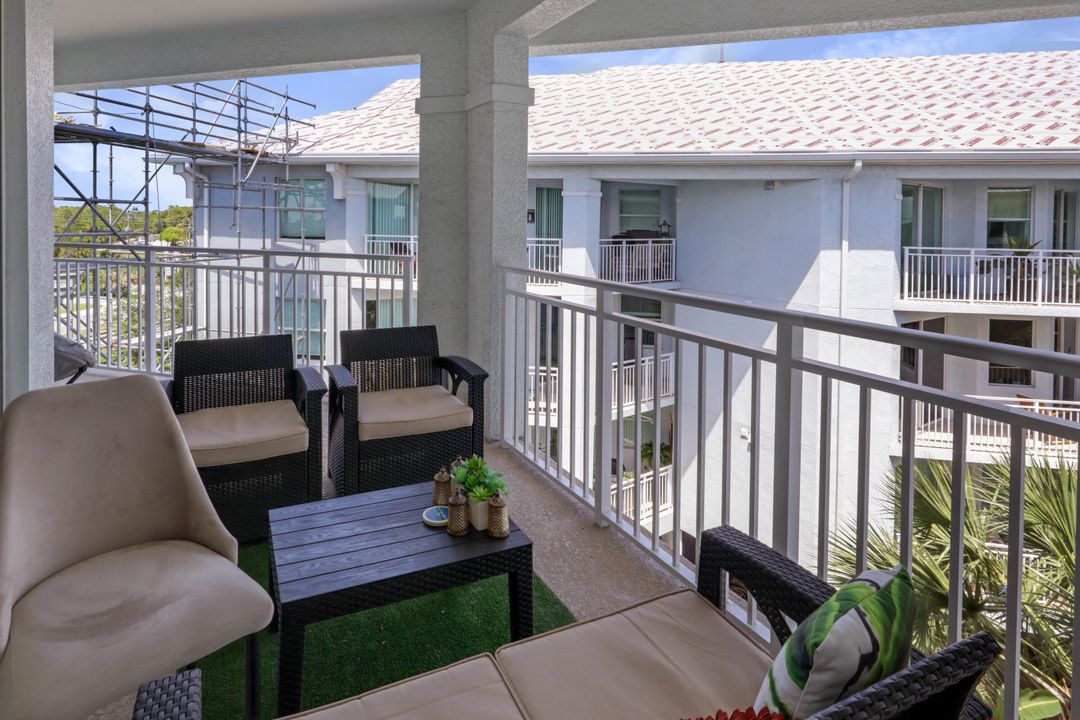 For Sale: $349,000 (2 beds, 2 baths, 1228 Square Feet)