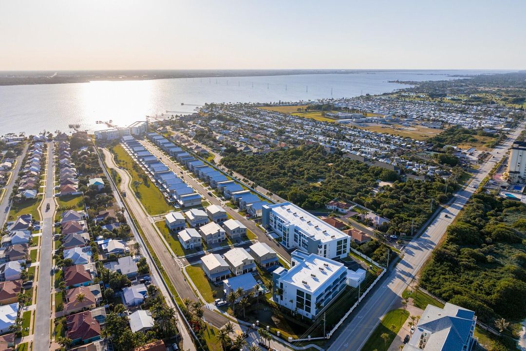 For Sale: $1,395,000 (3 beds, 3 baths, 2291 Square Feet)