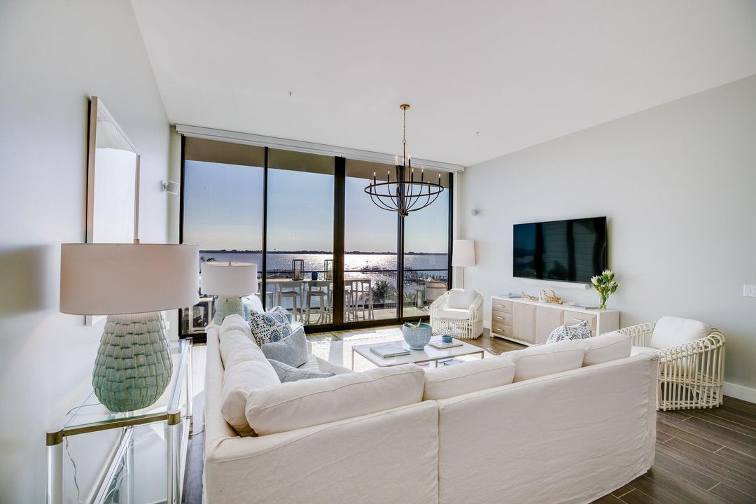 For Sale: $1,395,000 (3 beds, 3 baths, 2291 Square Feet)