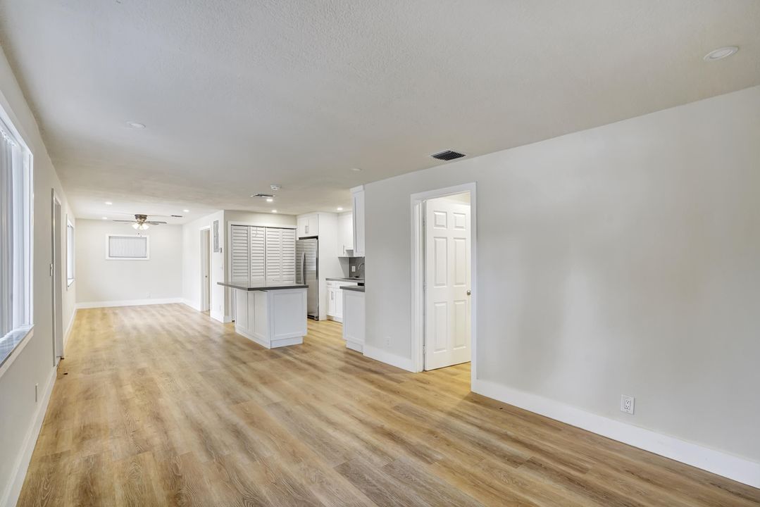 Active With Contract: $2,500 (2 beds, 2 baths, 1175 Square Feet)