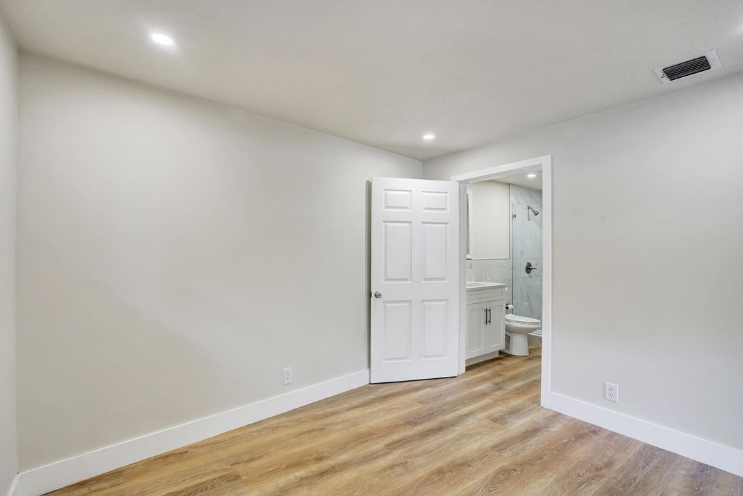 Active With Contract: $2,500 (2 beds, 2 baths, 1175 Square Feet)