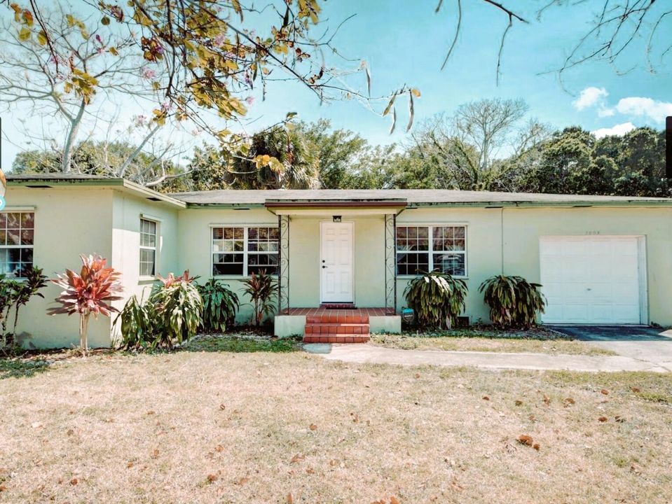 Active With Contract: $375,500 (3 beds, 2 baths, 1920 Square Feet)